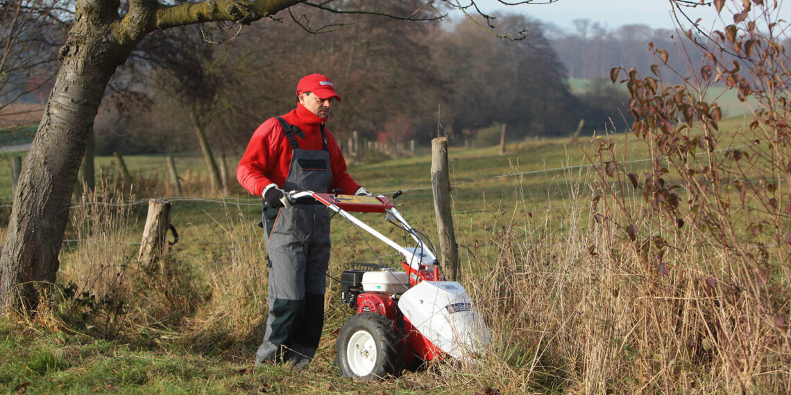 Сенокосилки: Как выбрать идеальное оборудование для вашего двора