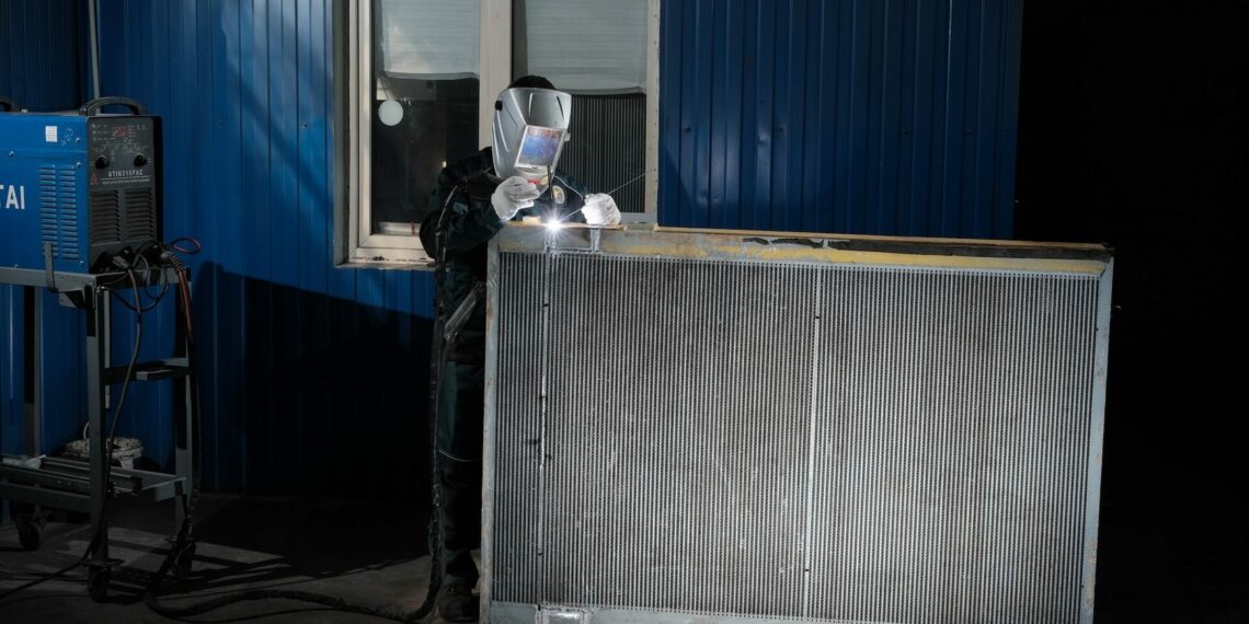 Ремонт радиаторов для спецтехники: когда восстановление выгоднее замены